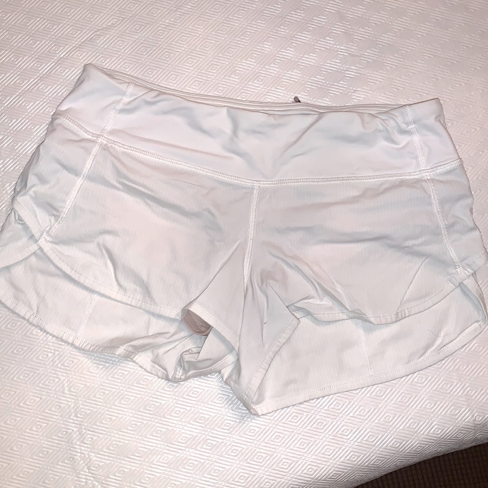 Lululemon shorts - White - Size 4 - Mint Condition